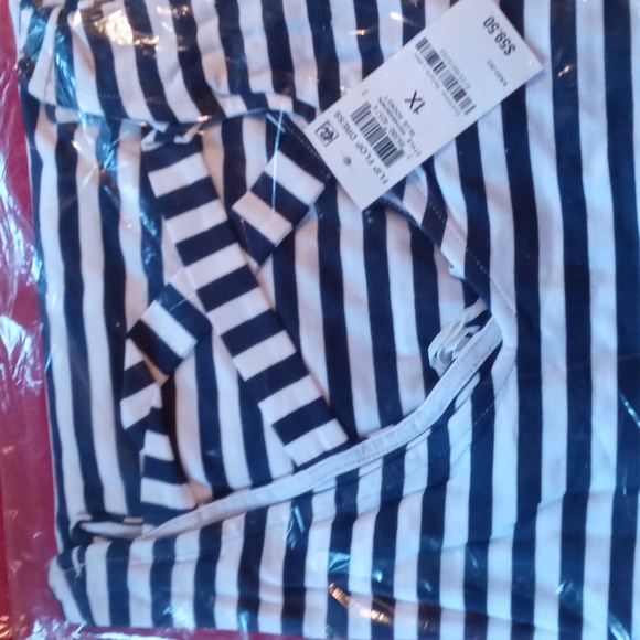 Dresses - Picture 8 of 8